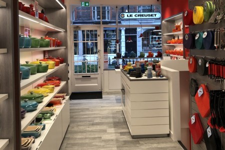 Le Creuset, Marylebone - brightly coloured pans