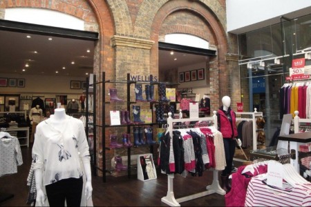 Joules, Swindon - bespoke clothing displays