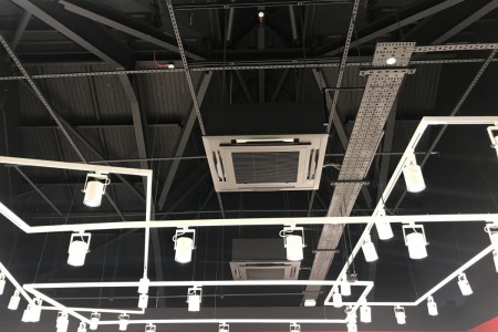Le Creuset, Freeport, Braintree - white spotlight fittings