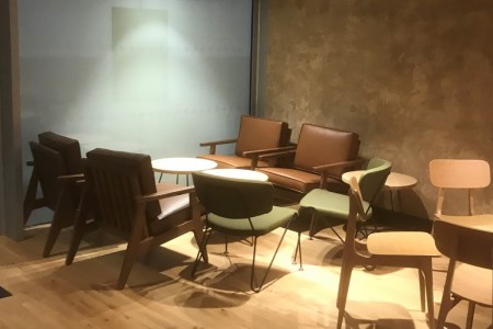 Starbuck, Euston Station, London - comfortable seating areas