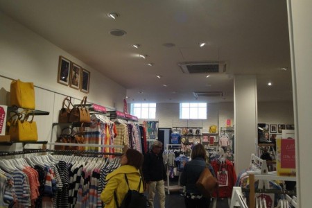 Joules, Waterloo Station - customers browsing 