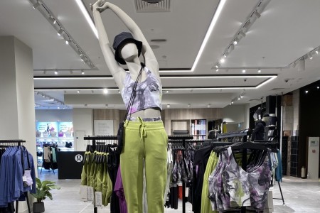 Lululemon, Battersea, Shopfront, Bespoke Joinery, Clothing, Flooring, Decorations, Fit-out, 