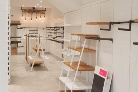 Joules, Mumbles - white fitting rooms